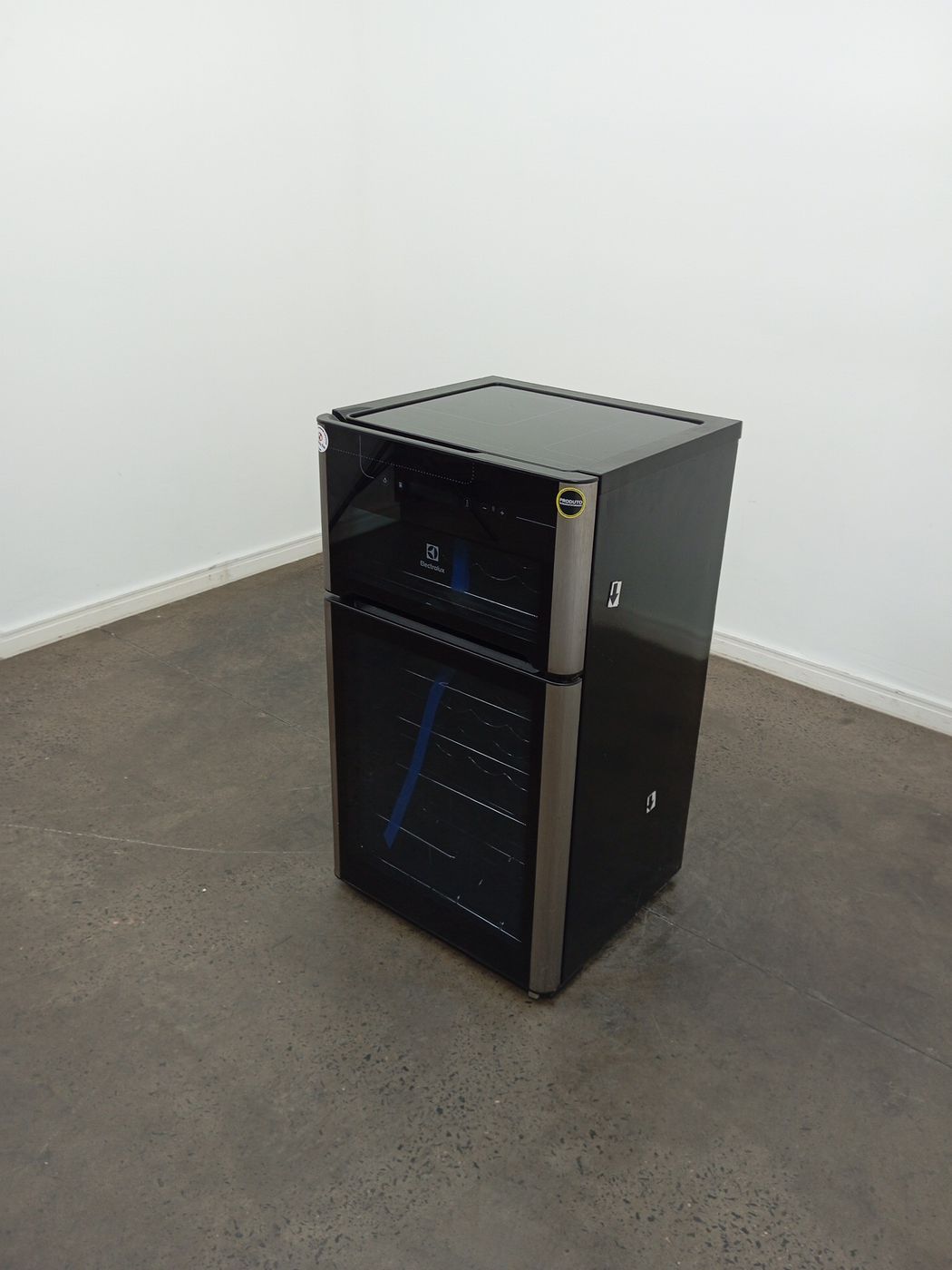 ADEGA ELECTROLUX VINHOS 2 PORTAS ACD29 29 GAR