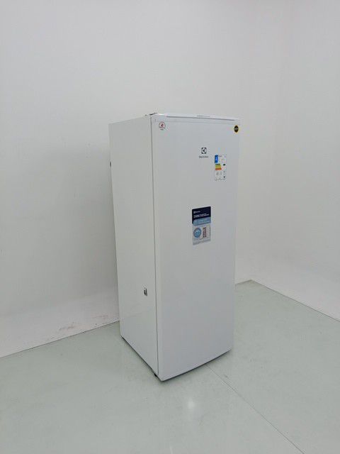 FREEZER ELECTROLUX VERTICAL FEI23 CYCLE DEFRO