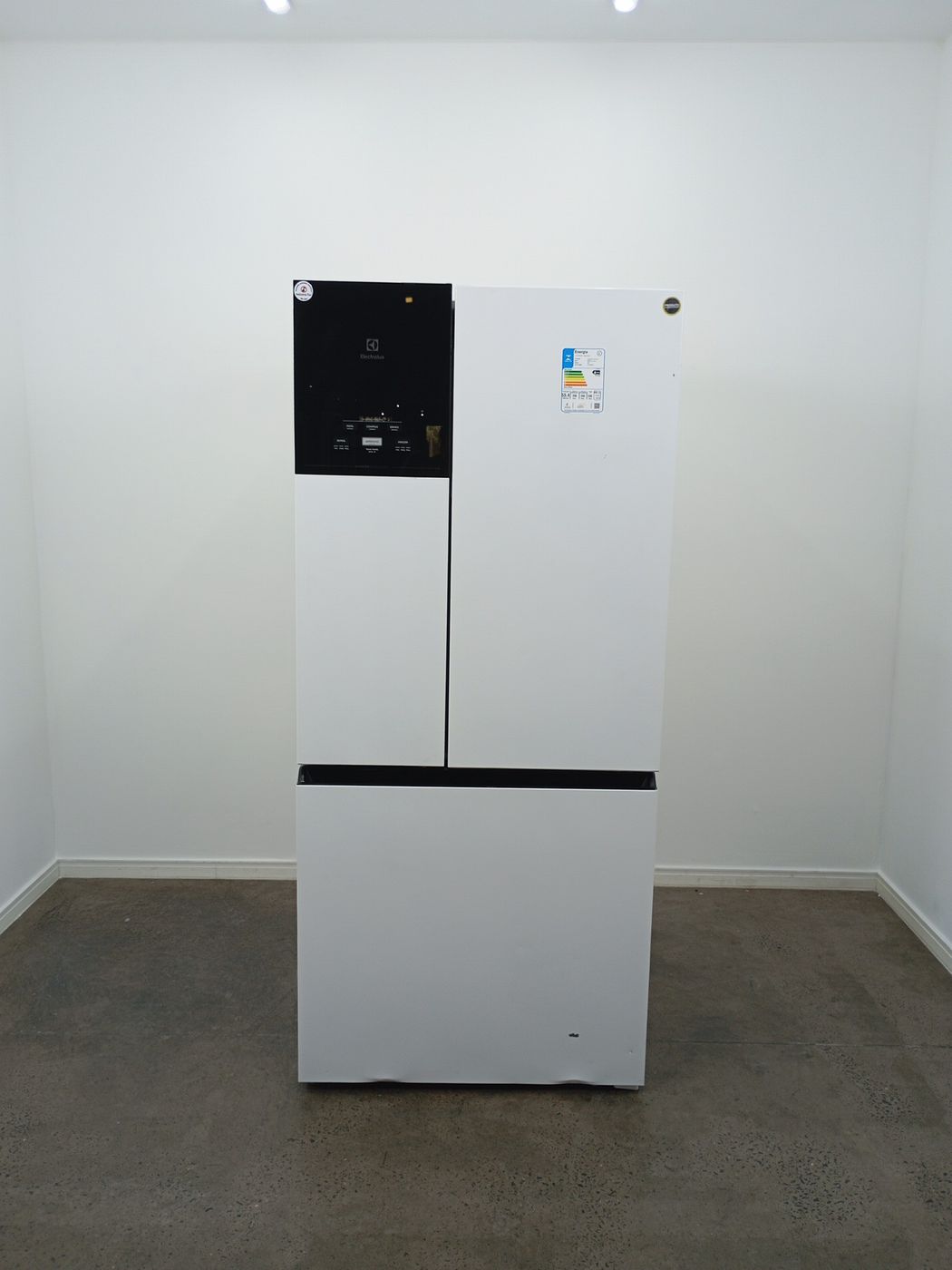 REFRIGERADOR ELECTROLUX IM8 FROST FREE INVERT