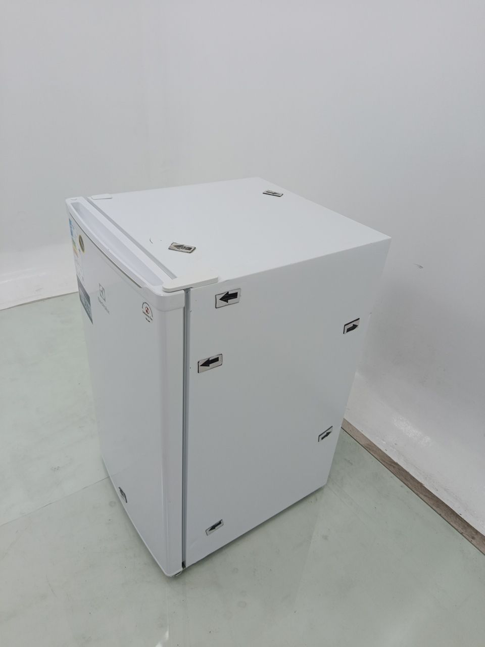 FRIGOBAR ELECTROLUX EM120 - Frigobar Electrol