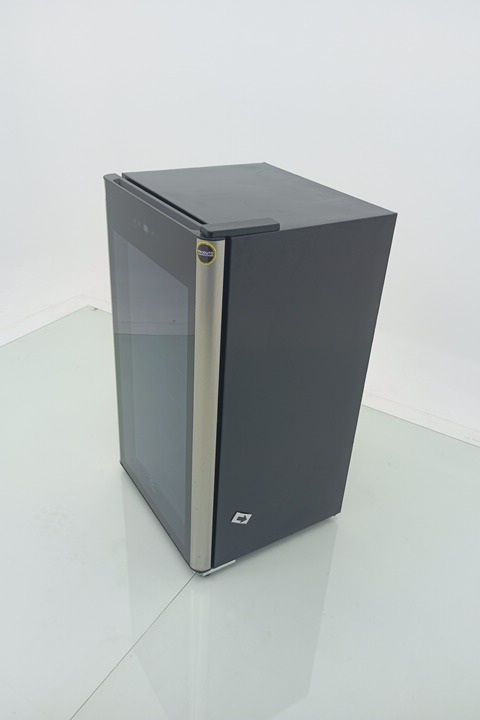 ADEGA ELECTROLUX VINHOS UMA PORTA WSF34 34 GA