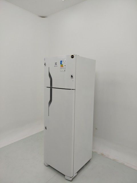 REFRIGERADOR ELECTROLUX DC35A   DUAS PORTAS C