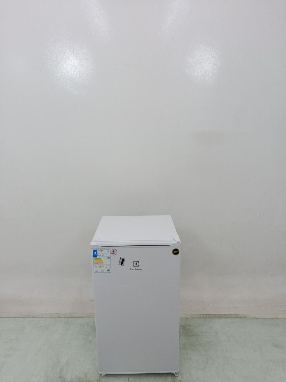 FRIGOBAR ELECTROLUX EM90 - Frigobar Electrolu