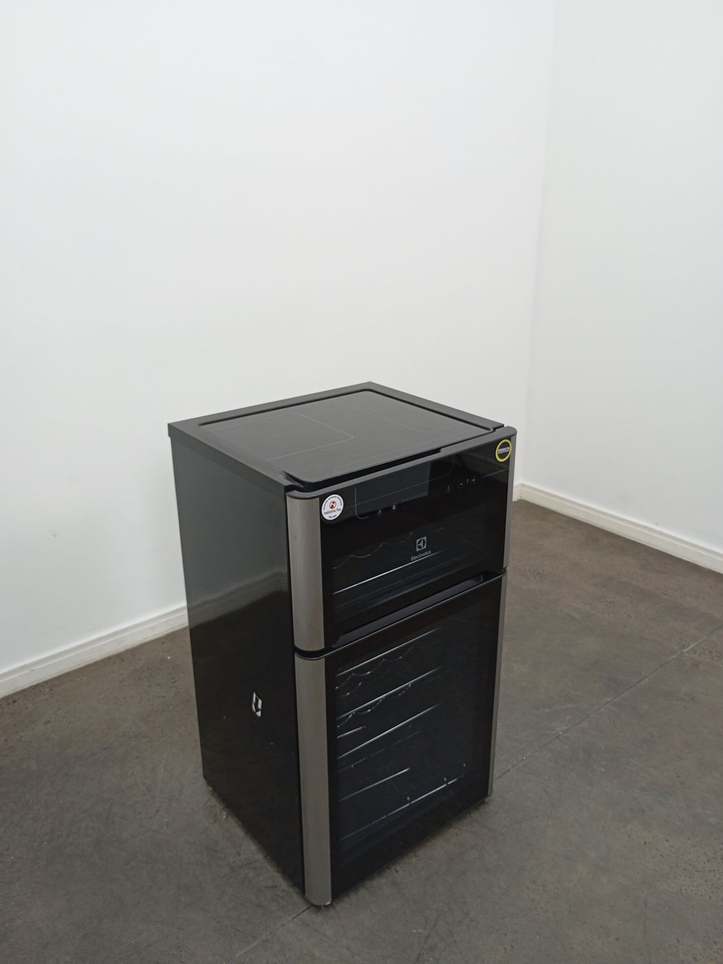 ADEGA ELECTROLUX VINHOS 2 PORTAS ACD29 29 GAR