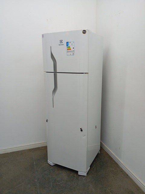 REFRIGERADOR ELECTROLUX DC35A   DUAS PORTAS C