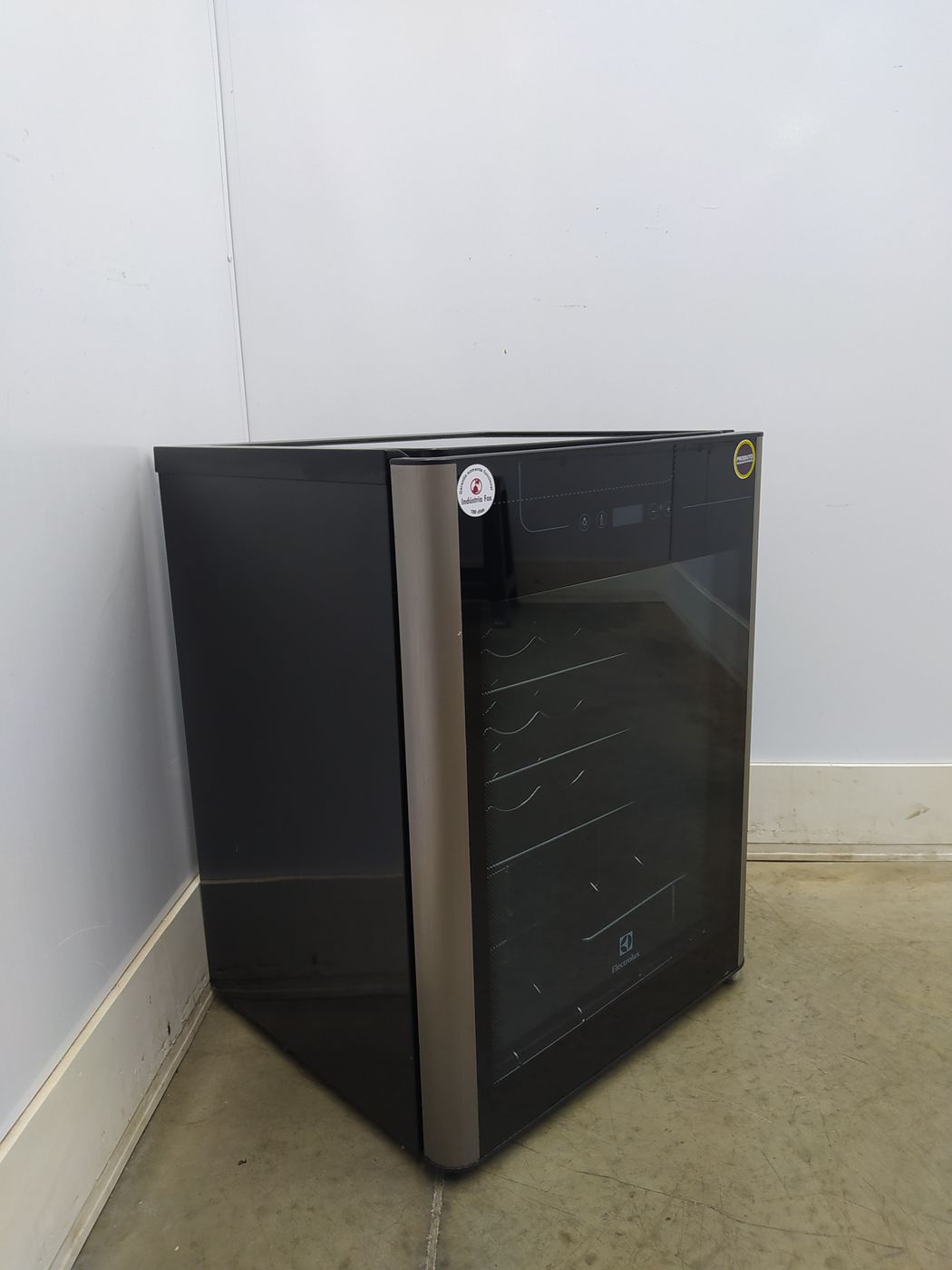 ADEGA ELECTROLUX VINHOS 1 PORTA ACS24 24 GARR
