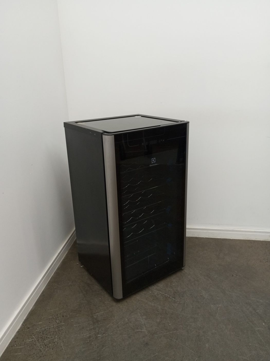 ADEGA ELECTROLUX VINHOS 1 PORTA ACS34 34 GARR