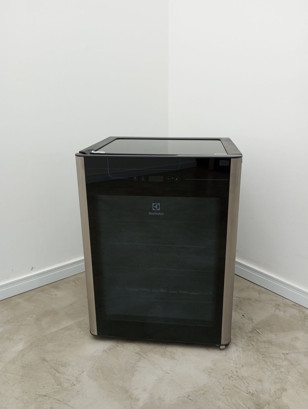 ADEGA ELECTROLUX VINHOS 1 PORTA ACS24 24 GARR