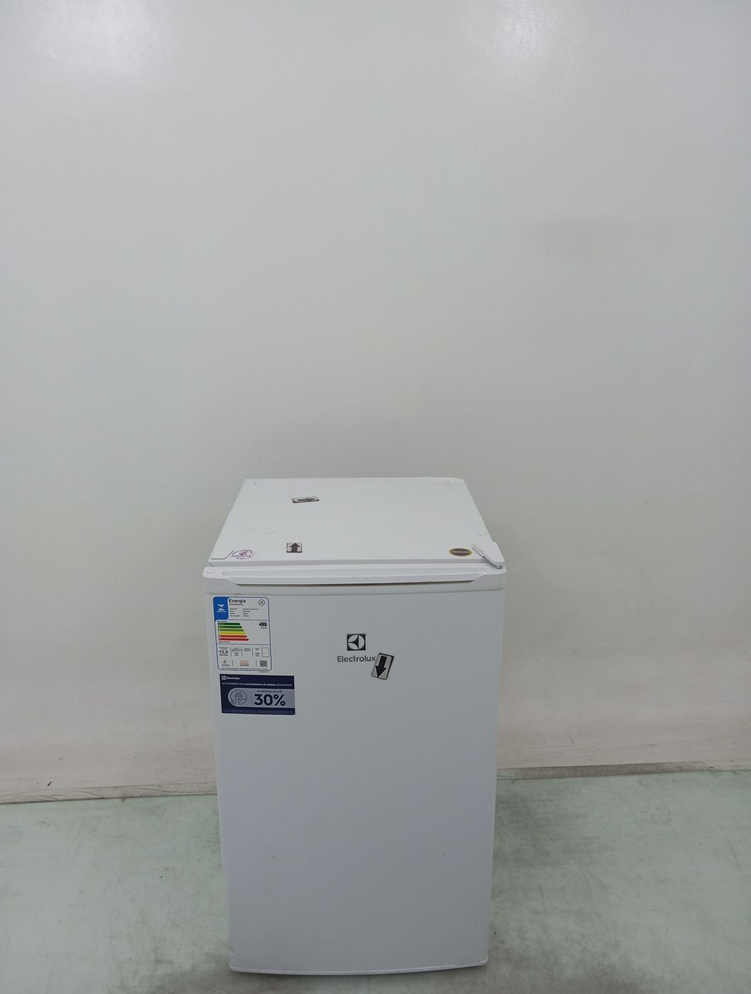 FRIGOBAR ELECTROLUX EM120 - Frigobar Electrol