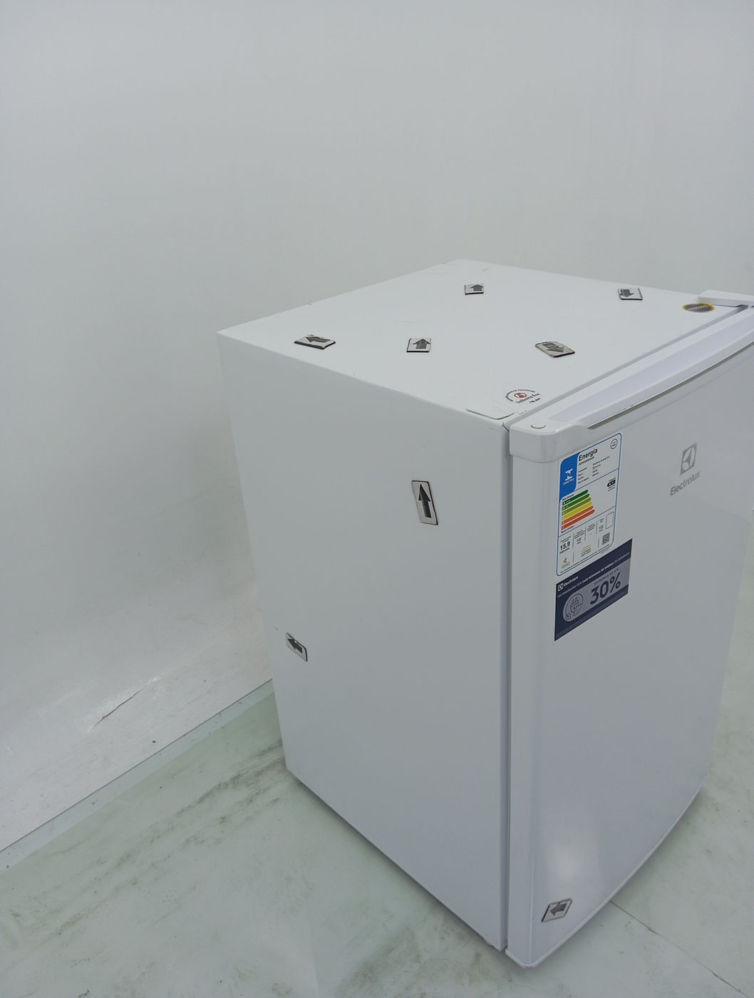 FRIGOBAR ELECTROLUX EM120 - Frigobar Electrol