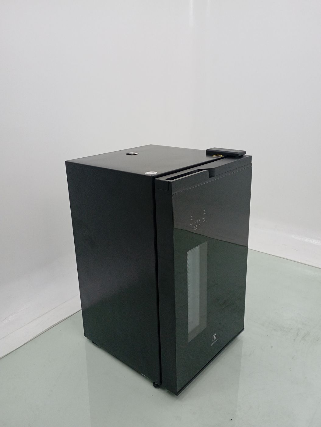 CERVEJEIRA ELECTROLUX EB10C HOME BAR FROST FR