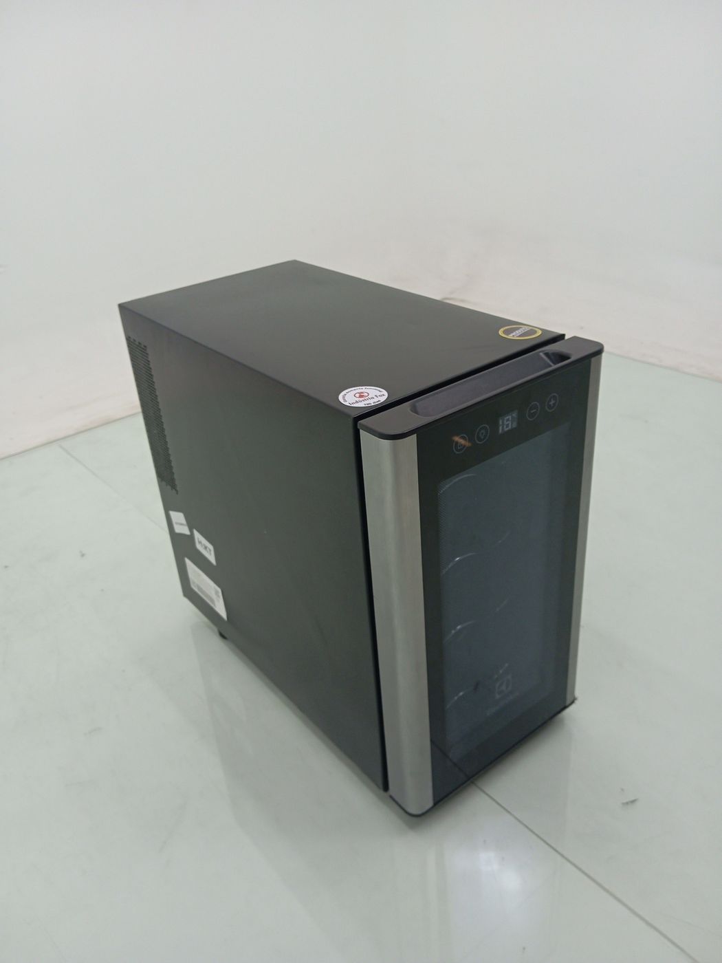 ADEGA ELECTROLUX 8 GARRAFAS 1 PORTA ACB08  - 