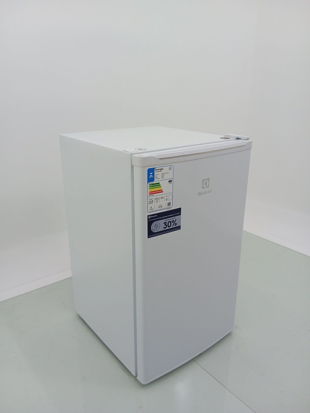 FRIGOBAR ELECTROLUX EM120 122L EFFICIENT COM 