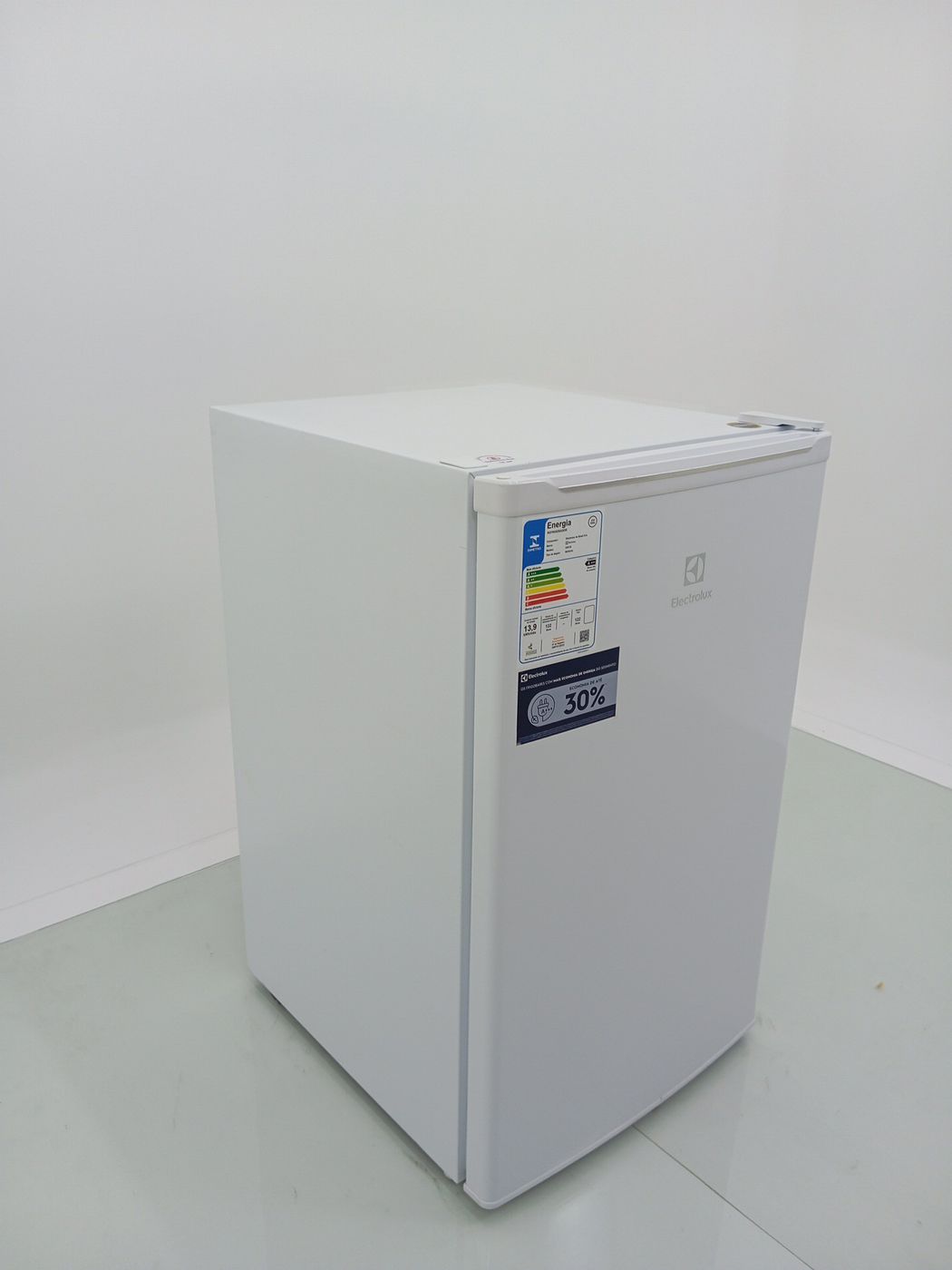 FRIGOBAR ELECTROLUX EM120 122L EFFICIENT COM 