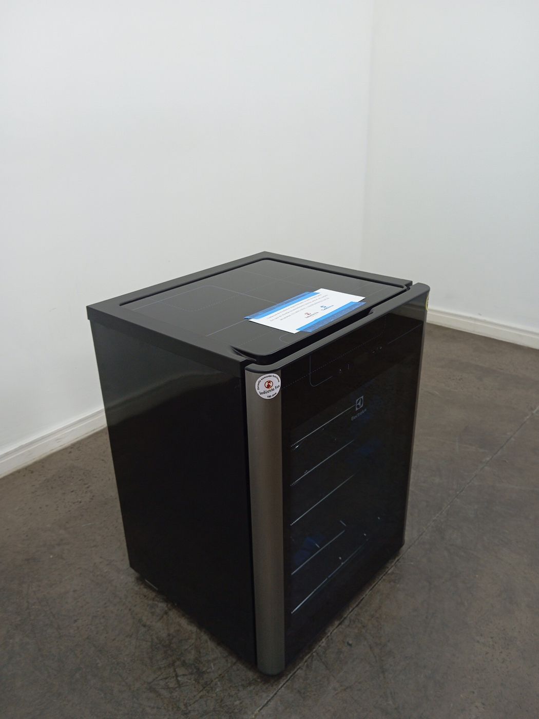 ADEGA ELECTROLUX VINHOS 1 PORTA ACS24 24 GARR