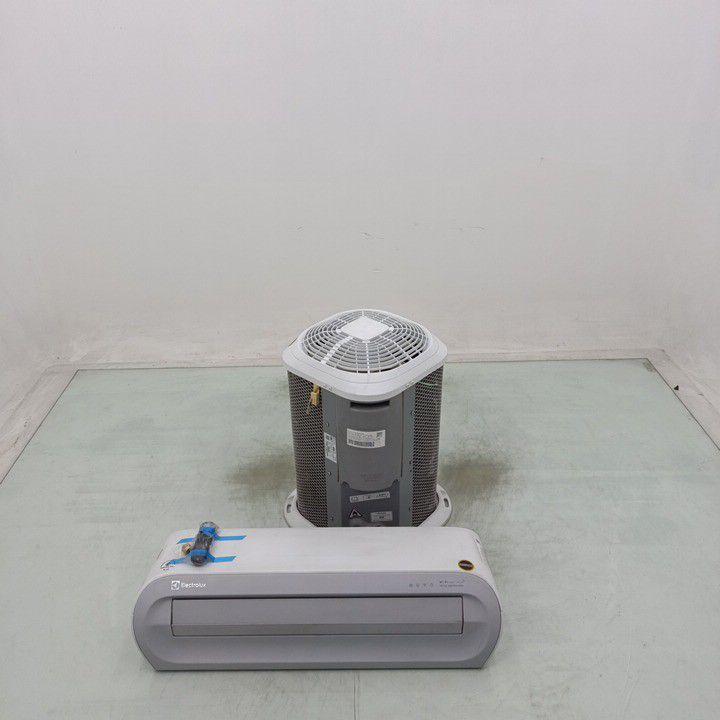 AR CONDICIONADO ELECTROLUX YI12F - Split Elec