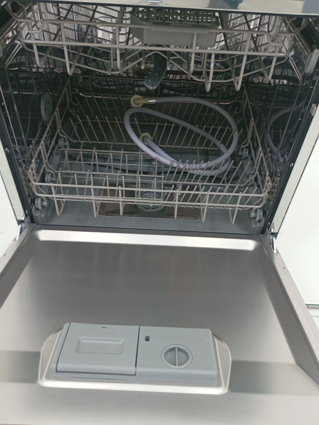 LAVA LOUCAS ELECTROLUX LL08S - Lava Louça Ele