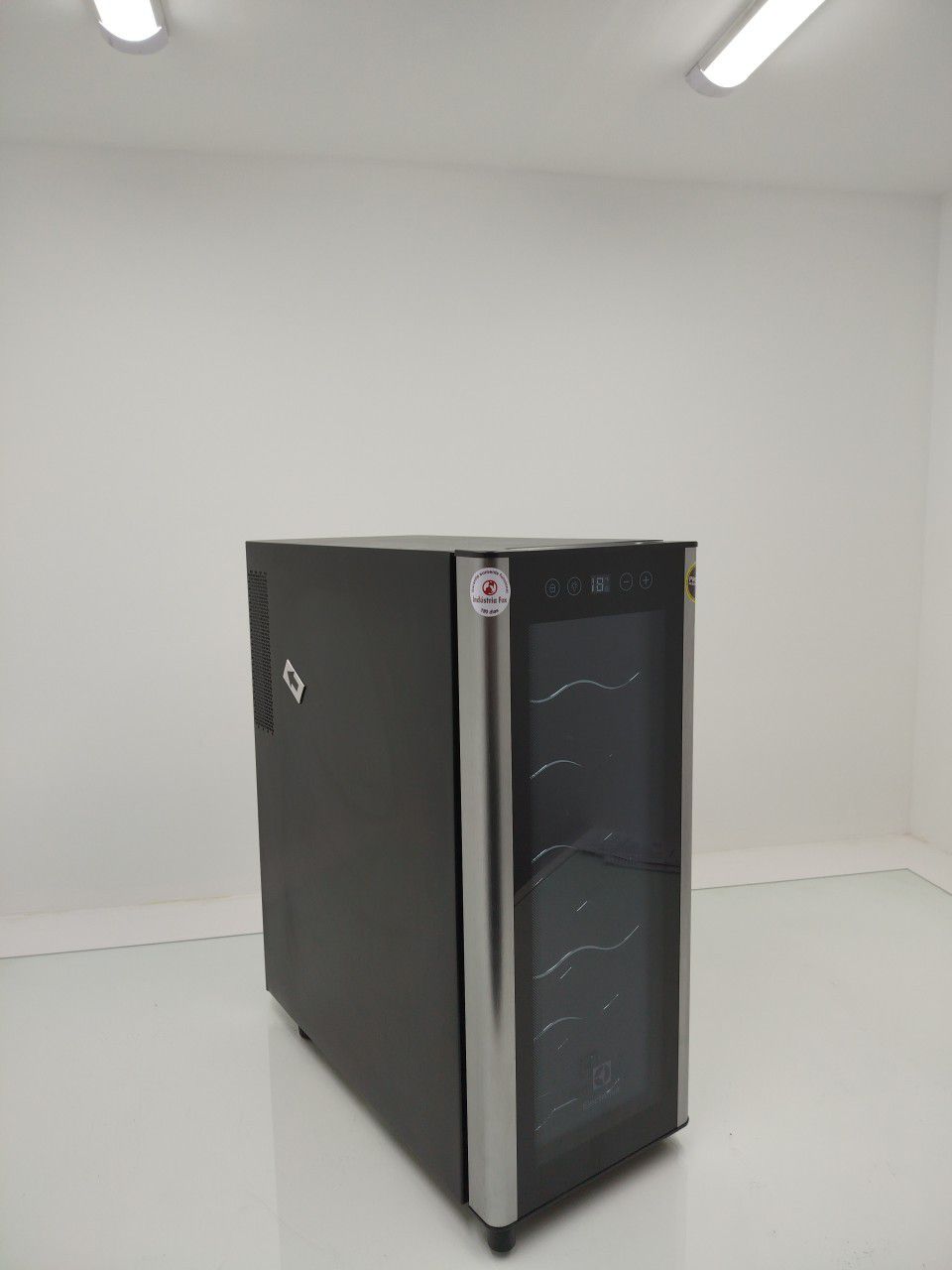 ADEGA ELECTROLUX ACS12 VINHOS UMA PORTA ACS12