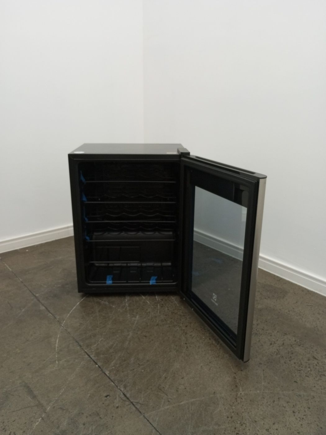 ADEGA ELECTROLUX VINHOS 1 PORTA WSF24 24 GARR
