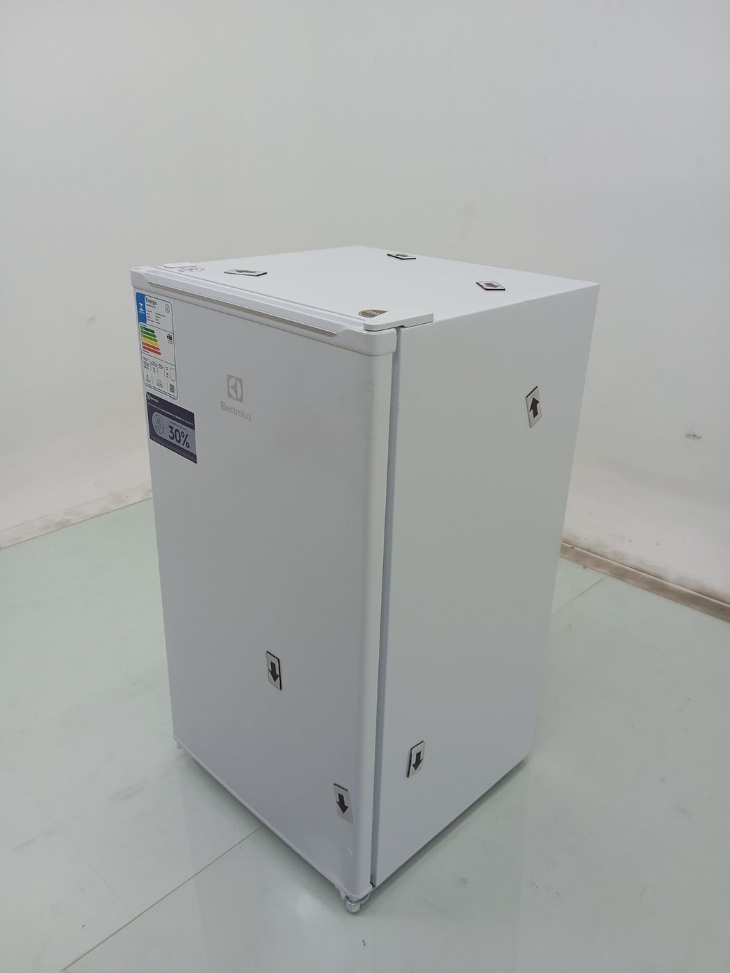FRIGOBAR ELECTROLUX EM90 EFFICIENT 90L - BRAN
