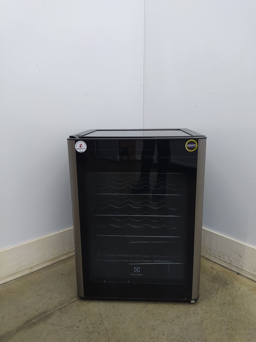 ADEGA ELECTROLUX VINHOS 1 PORTA ACS24 24 GARR