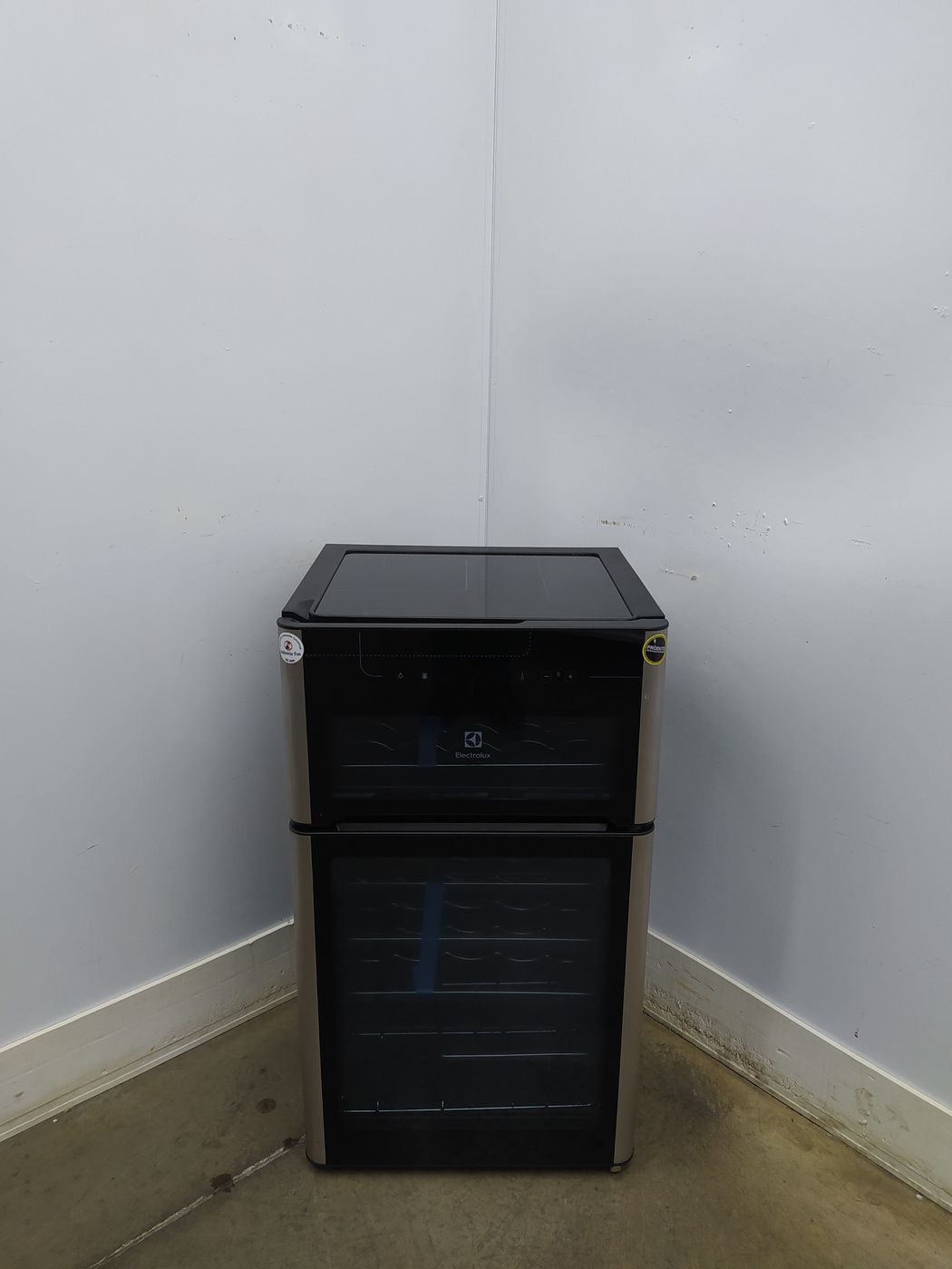 ADEGA ELECTROLUX VINHOS 2 PORTAS ACD29 29 GAR