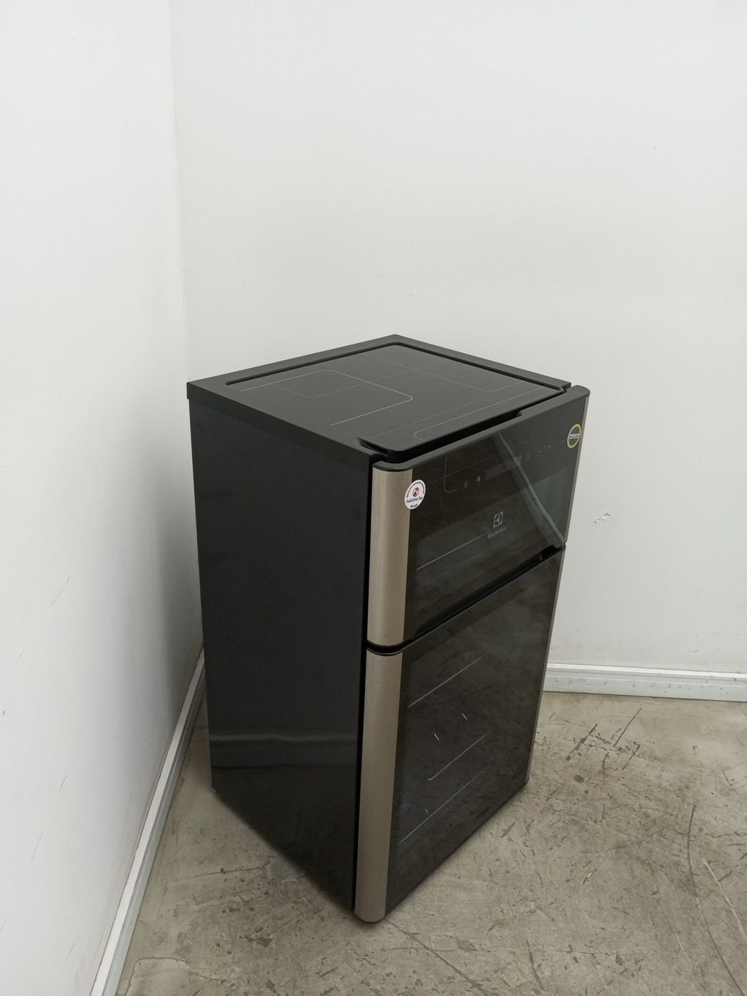 ADEGA ELECTROLUX VINHOS 2 PORTAS ACD29 29 GAR