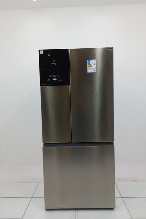 REFRIGERADOR ELECTROLUX IM8S FROST FREE INVER