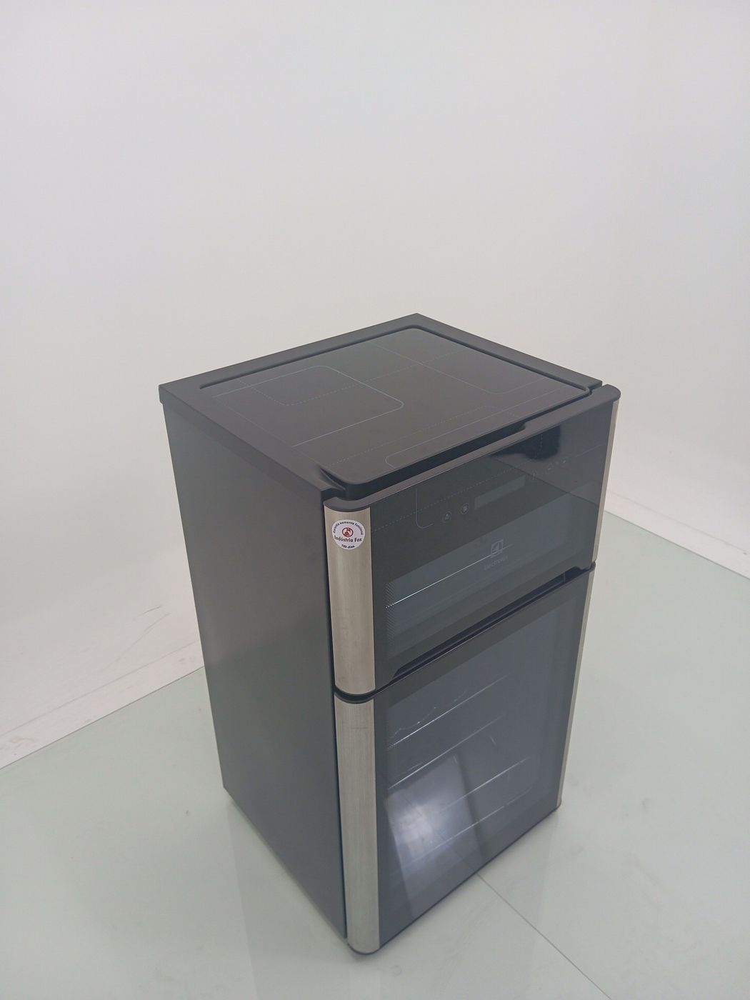 ADEGA ELECTROLUX VINHOS 2 PORTAS ACD29 29 GAR
