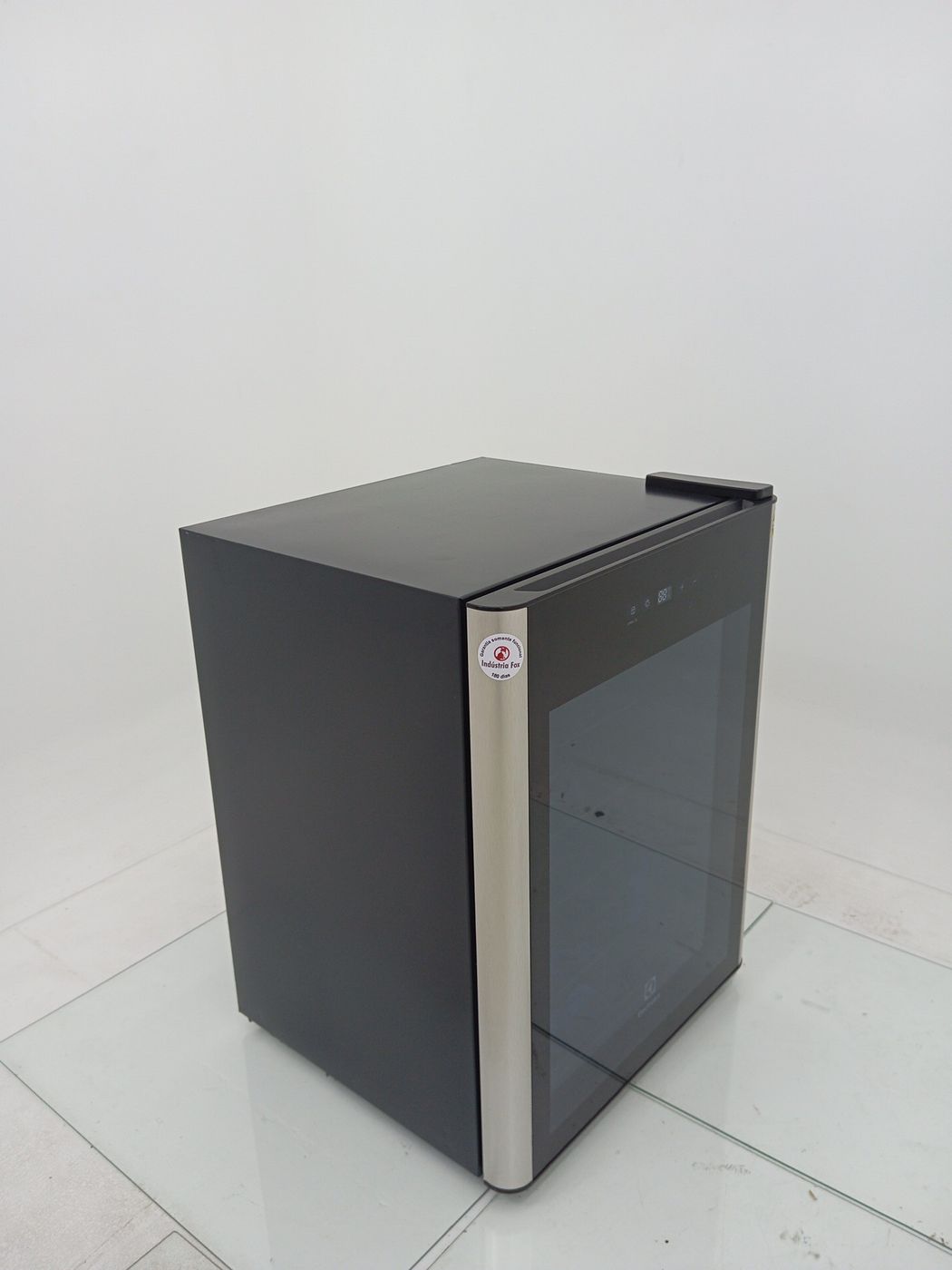 ADEGA ELECTROLUX VINHOS 1 PORTA WSF24 24 GARR