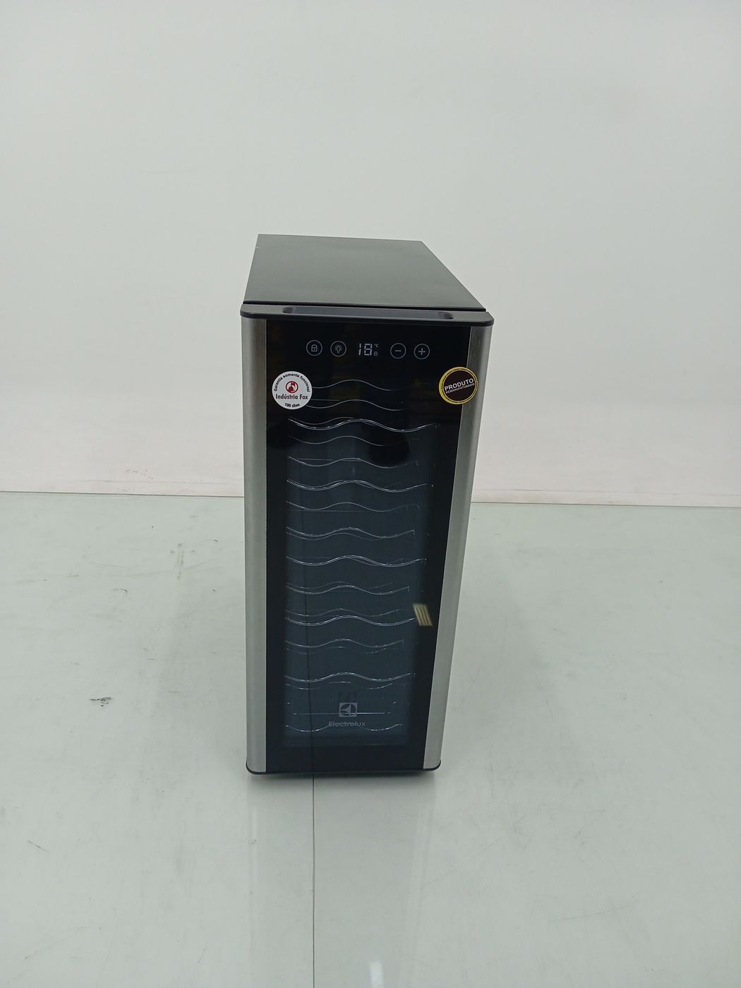 ADEGA ELECTROLUX ACS12 VINHOS UMA PORTA ACS12
