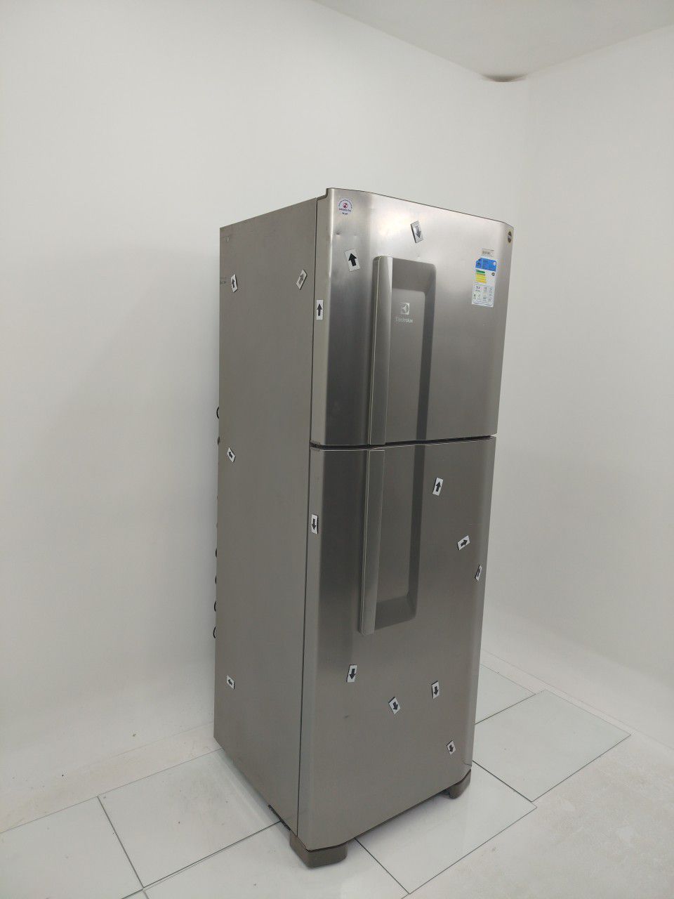 REFRIGERADOR ELECTROLUX DC51X DUAS PORTAS CYC