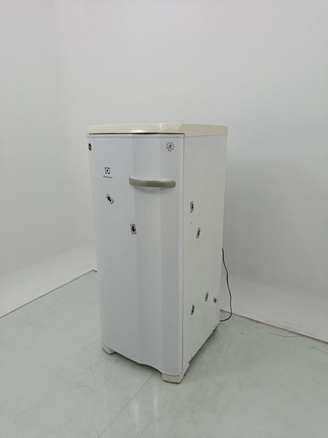 FREEZER ELECTROLUX FE19 - Freezer Vertical El