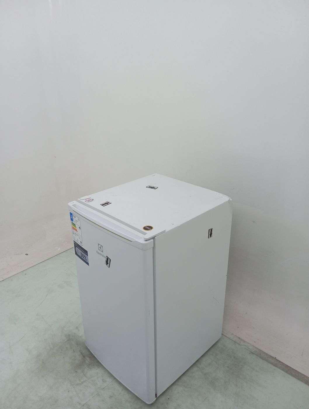 FRIGOBAR ELECTROLUX EM120 - Frigobar Electrol