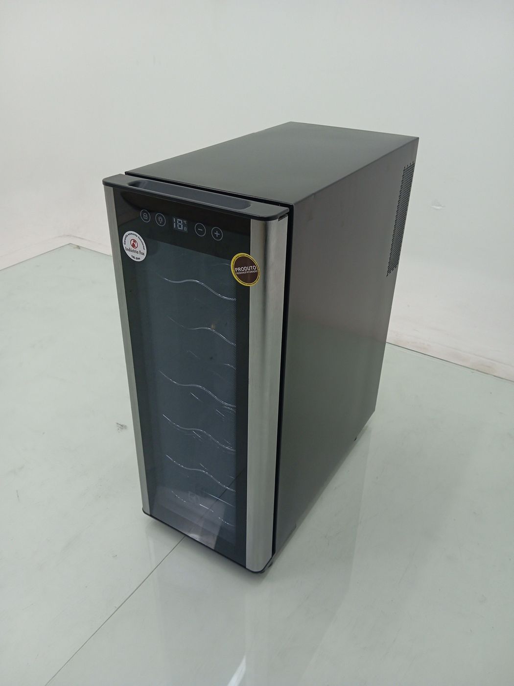 ADEGA ELECTROLUX ACS12 VINHOS UMA PORTA ACS12