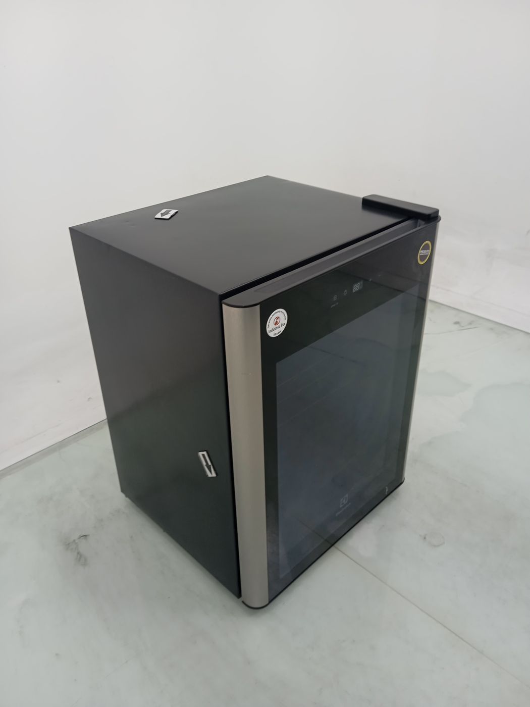 ADEGA ELECTROLUX WSF24 - Adega Electrolux WSF