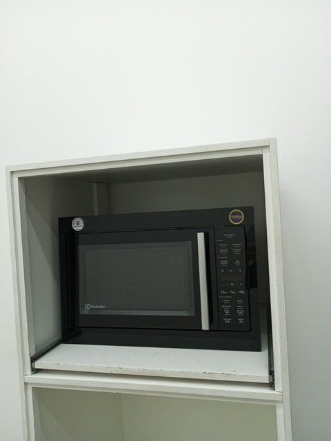 MICRO-ONDAS ELECTROLUX ME3BP EMBUTIR 34L - PR