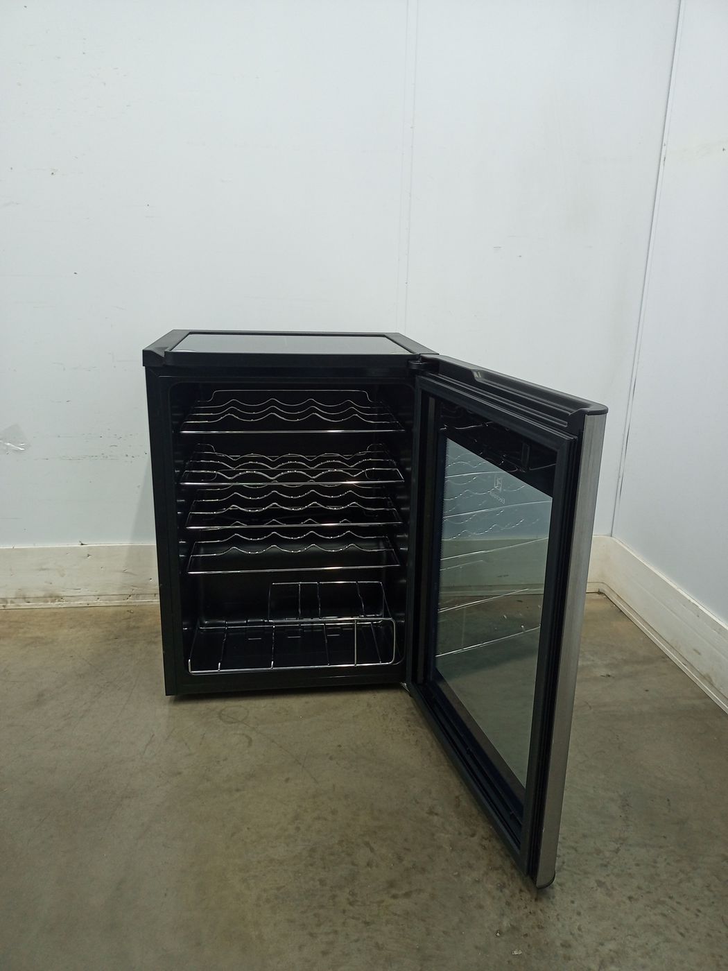 ADEGA ELECTROLUX VINHOS 1 PORTA ACS24 24 GARR