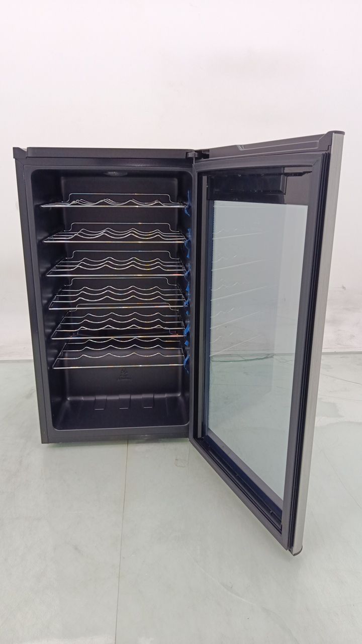 ADEGA ELECTROLUX ACS34 34 GARRAFAS UMA PORTA 