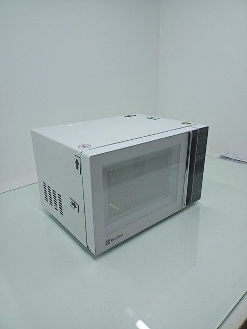 MICRO-ONDAS ELECTROLUX ME36B 36L - BRANCO