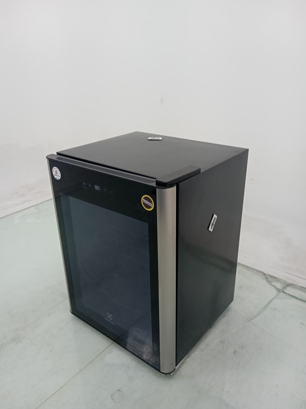 ADEGA ELECTROLUX WSF24 - Adega Electrolux WSF