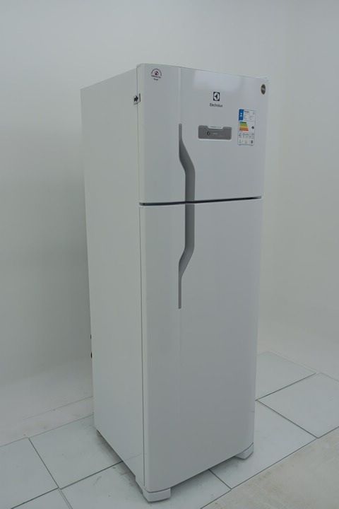 REFRIGERADOR ELECTROLUX TF39-   FROST FREE 31