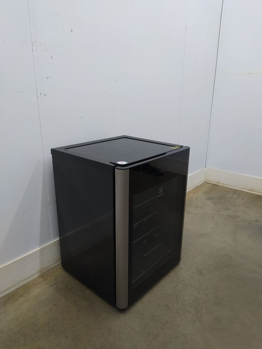 ADEGA ELECTROLUX VINHOS 1 PORTA ACS24 24 GARR