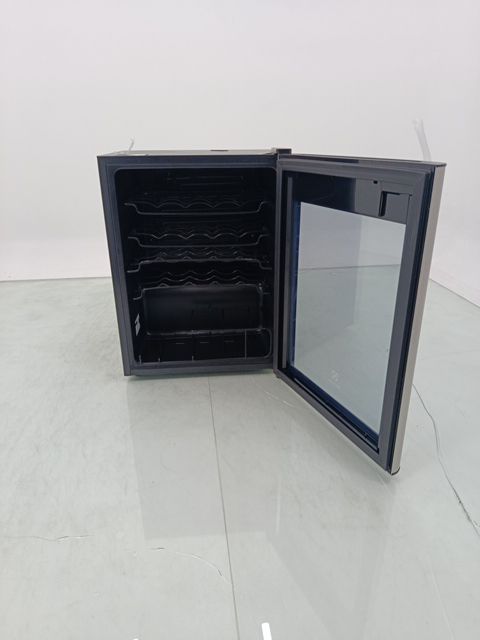 ADEGA ELECTROLUX WSF24 - Adega Electrolux WSF