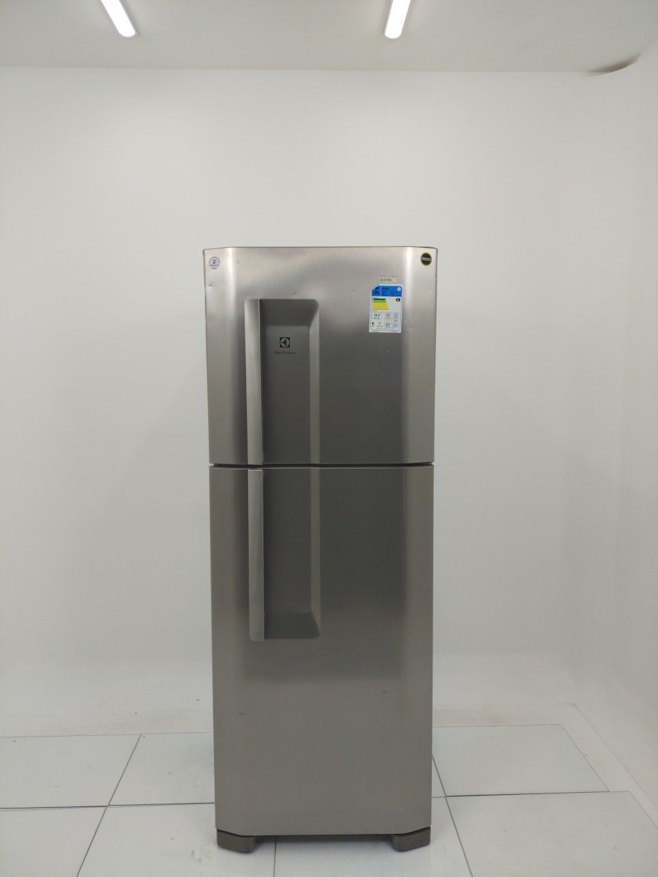 REFRIGERADOR ELECTROLUX DC51X DUAS PORTAS CYC