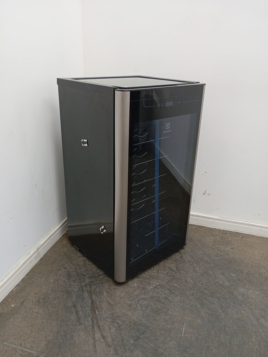 ADEGA ELECTROLUX VINHOS 1 PORTA ACS34 34 GARR