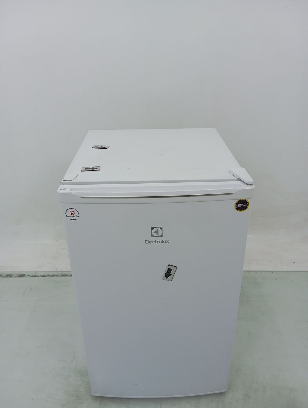 FRIGOBAR ELECTROLUX EM120 - Frigobar Electrol