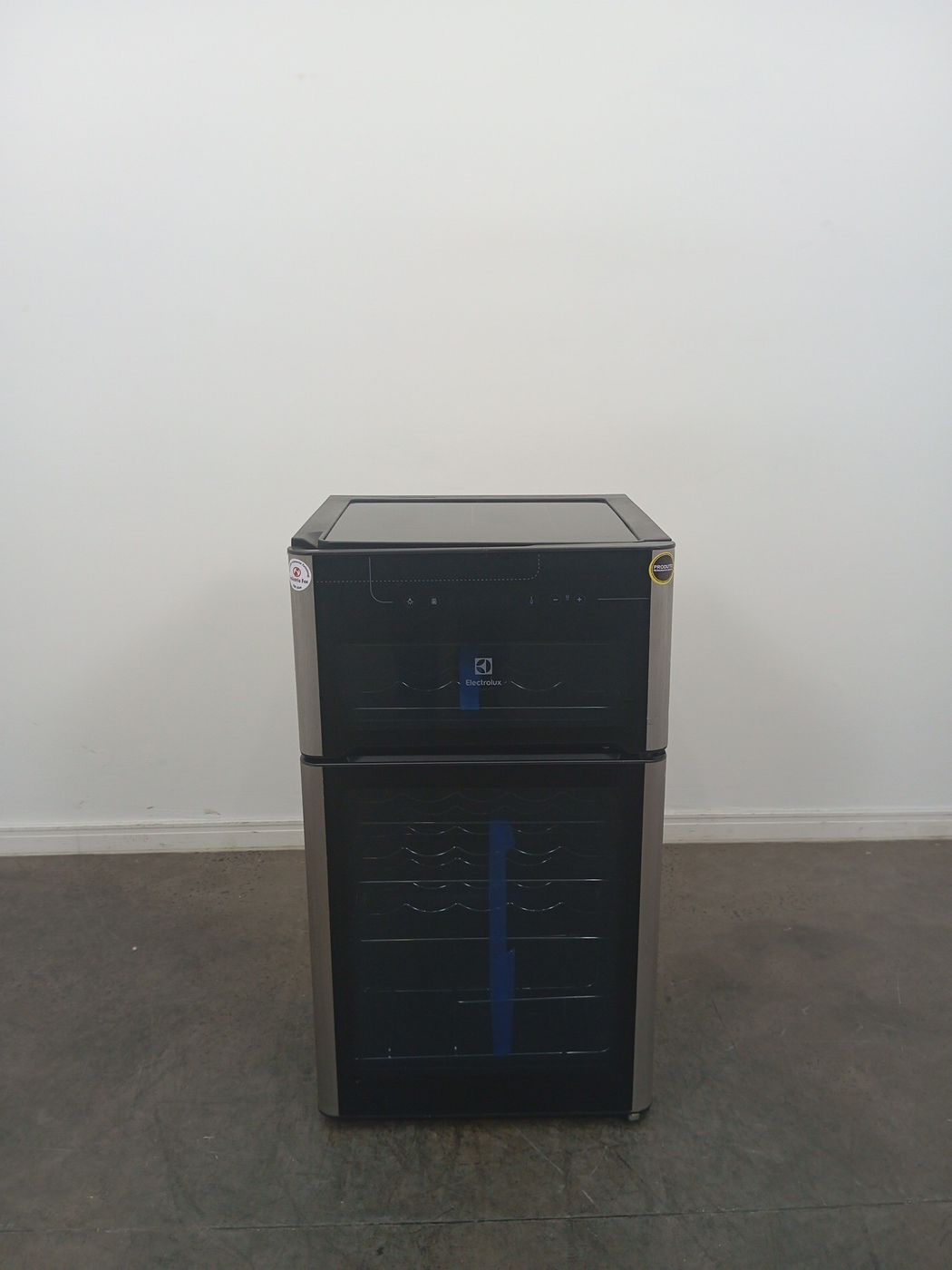 ADEGA ELECTROLUX VINHOS 2 PORTAS ACD29 29 GAR
