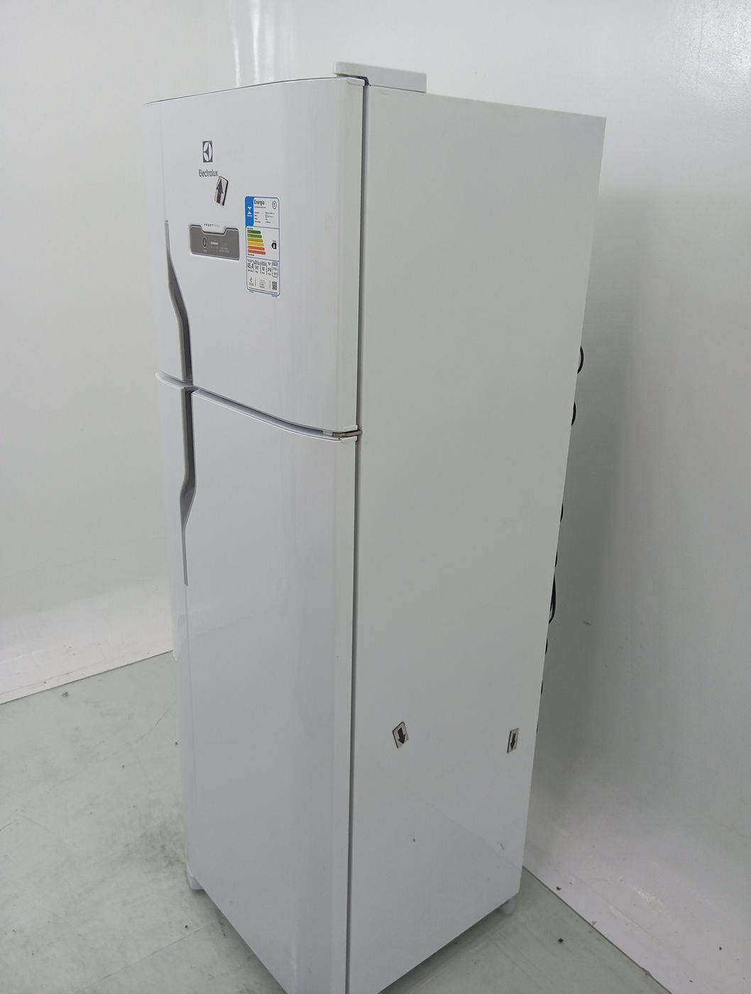 GELADEIRA ELECTROLUX TF39 FROST FREE 310L DUP
