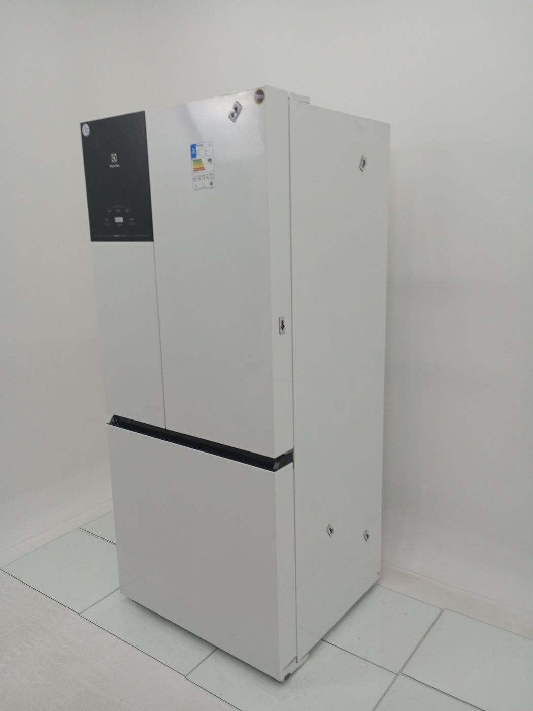 REFRIGERADOR ELECTROLUX IM8 FROST FREE - BRAN